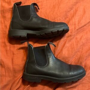 Blundstone Black Chelsea Boots Sleek Leather Design